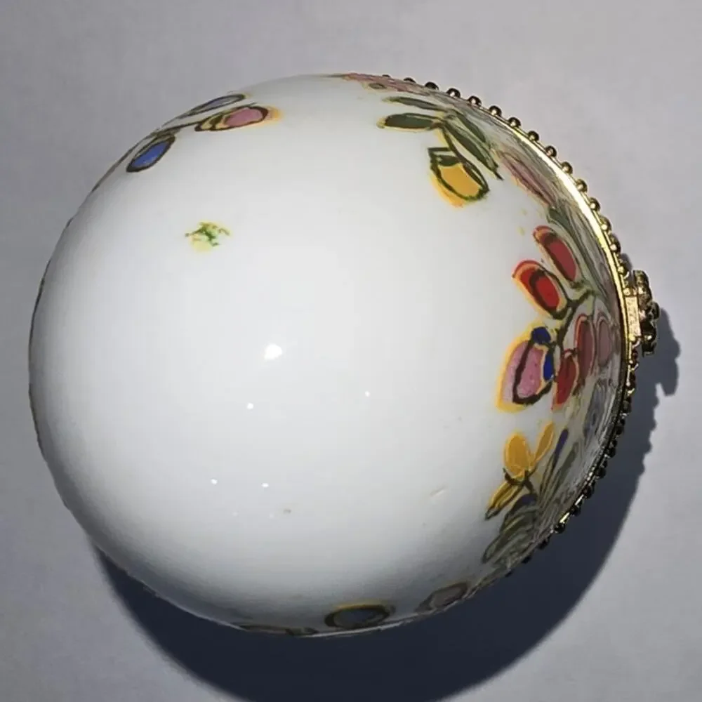 Vintage Hinged Porcelain Egg Trinket Box – Floral, Gold-Tone Band, Three Legs
